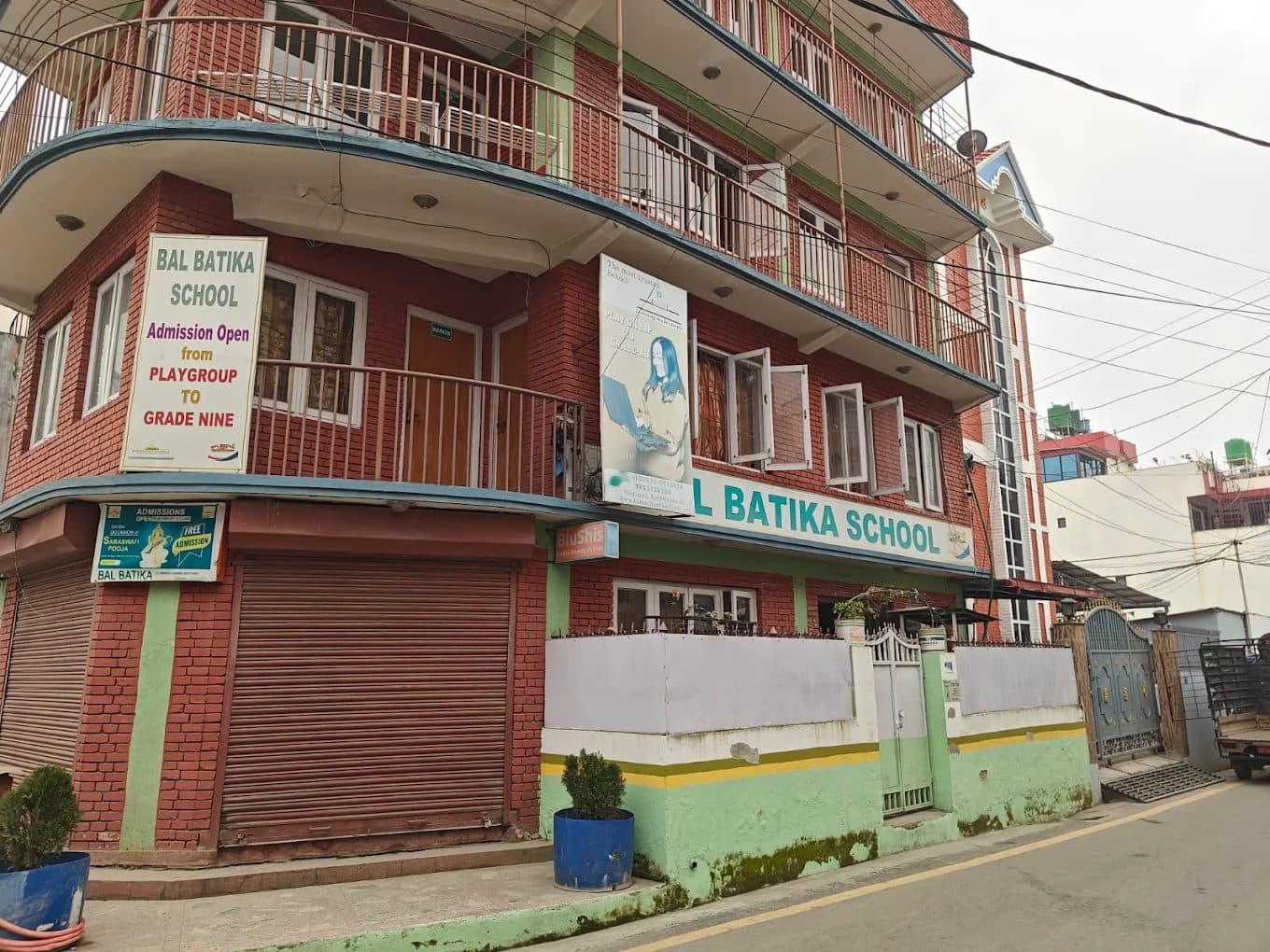 Bal Batika School building in Pepsicola Town Planning